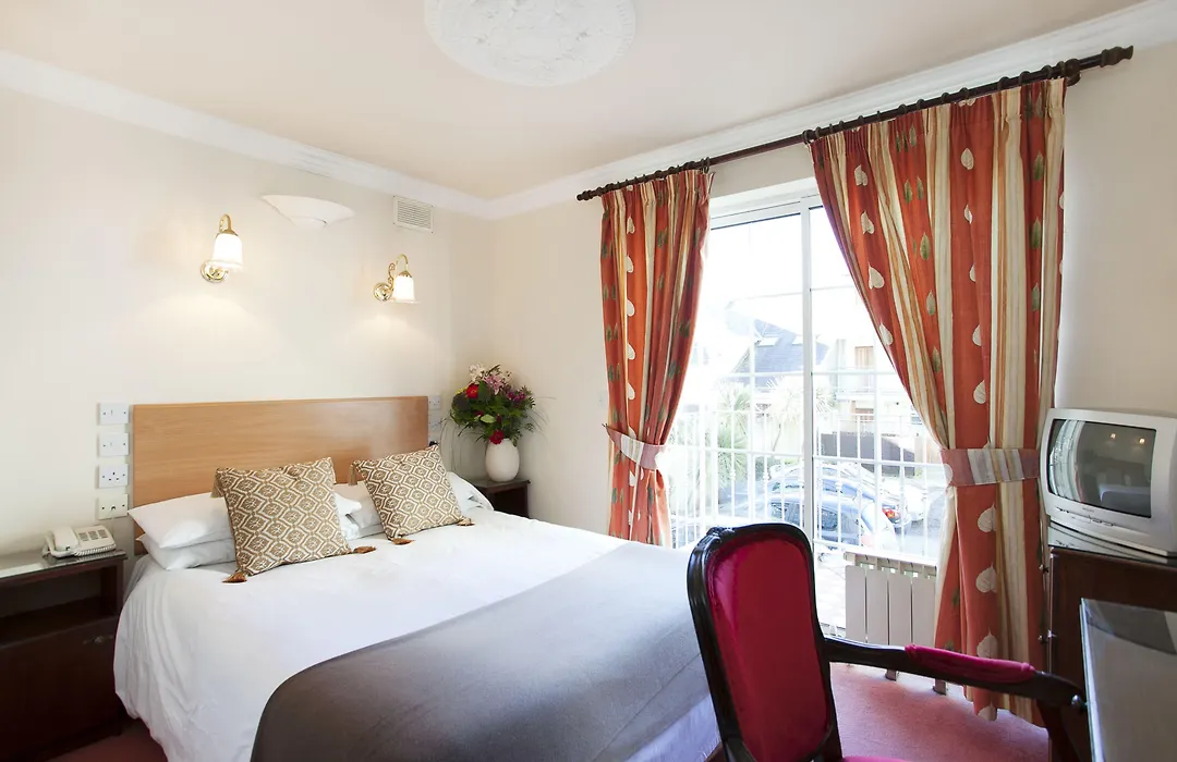 The Leeson Lodge-1